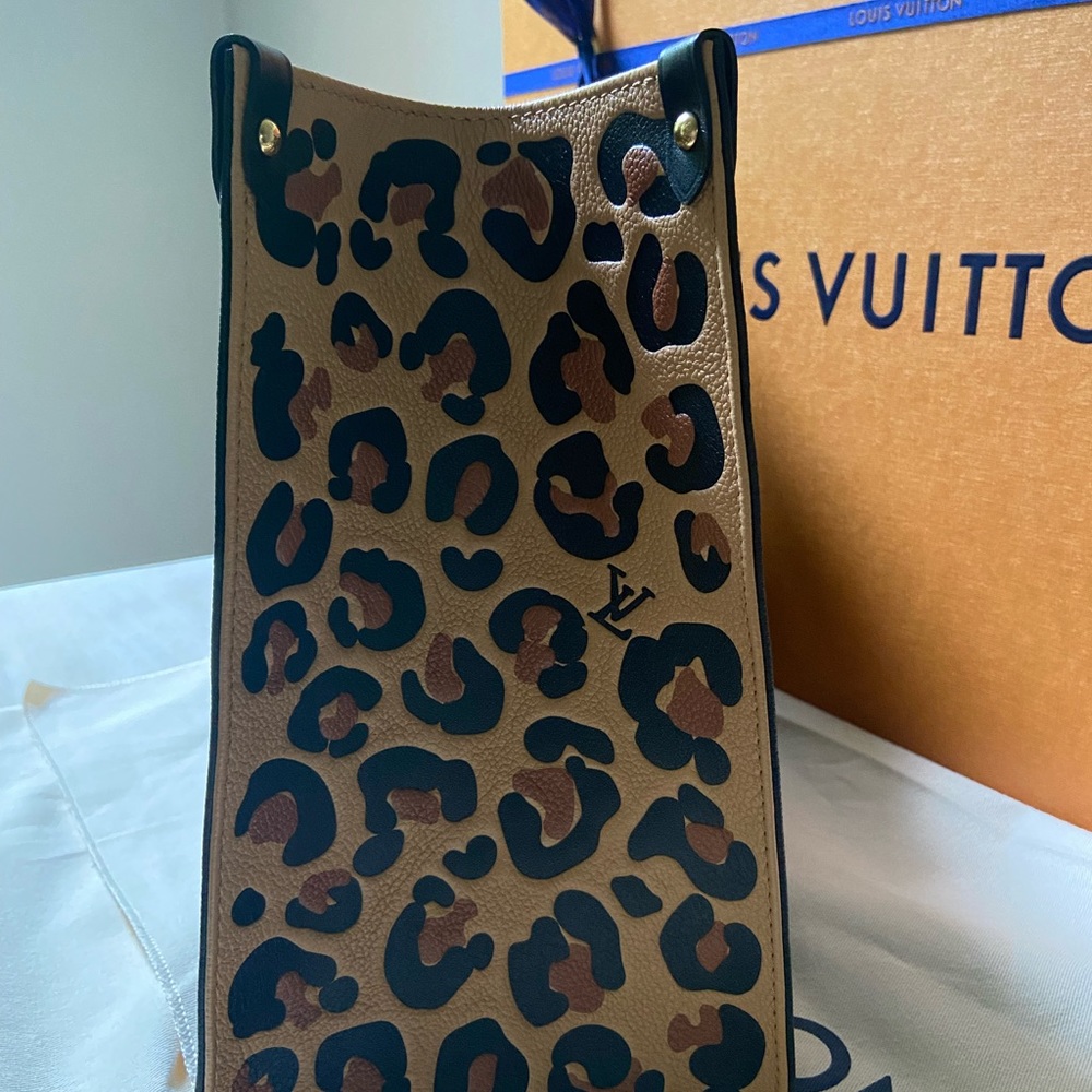 New! Louis Vuitton Wild at Heart Onthego MM Noir! - Picture 7 of 13